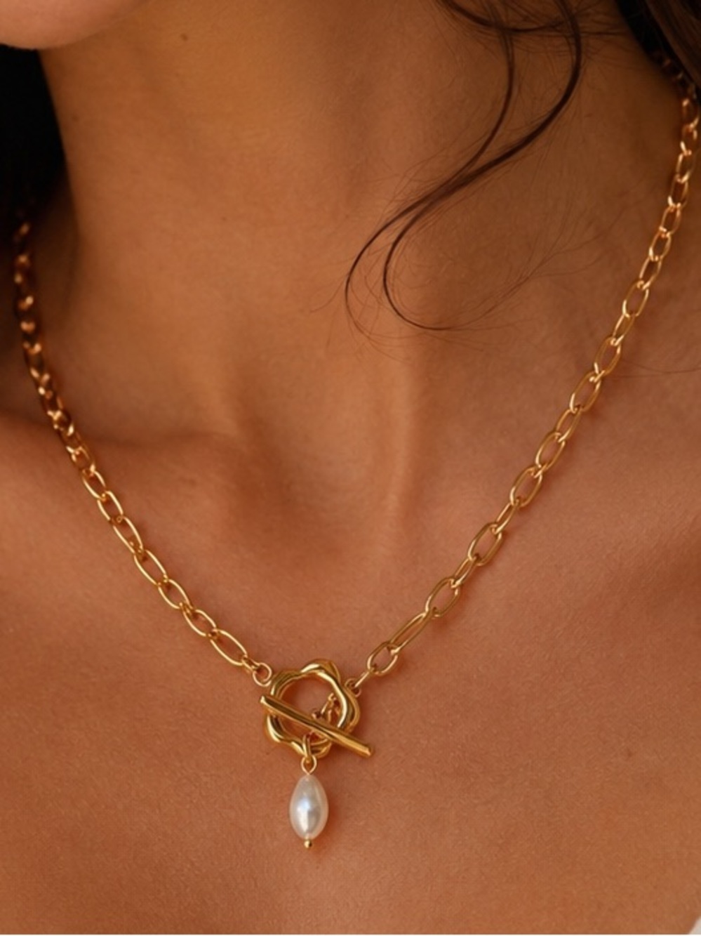 Pearl Toggle Necklace 18k Gold Plated